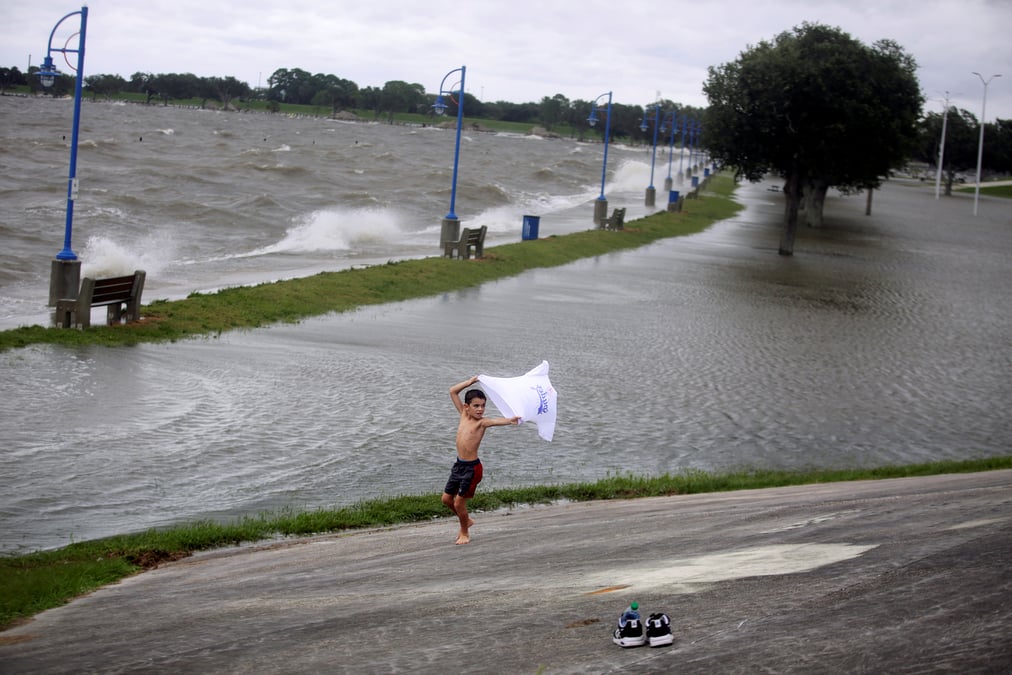 L'ouragan sally balaie les cotes du golfe du mexique