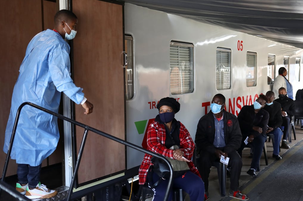 La 3e vague recule en afrique du sud, moins de restrictions