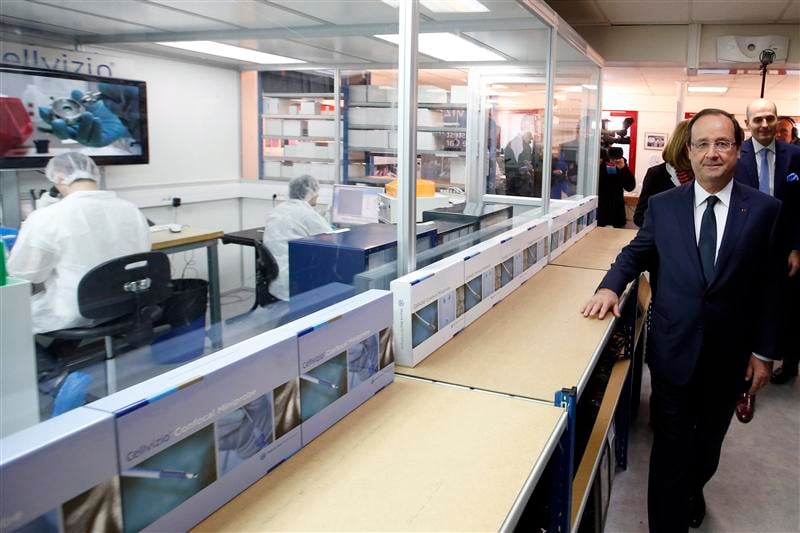 Hollande "assume" la hausse de la TVA pour aider les entreprises