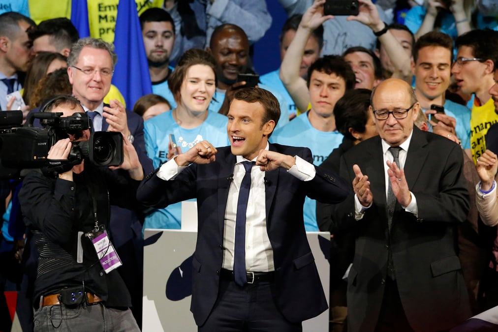 A nantes, macron se pose en chef des armees avec le drian