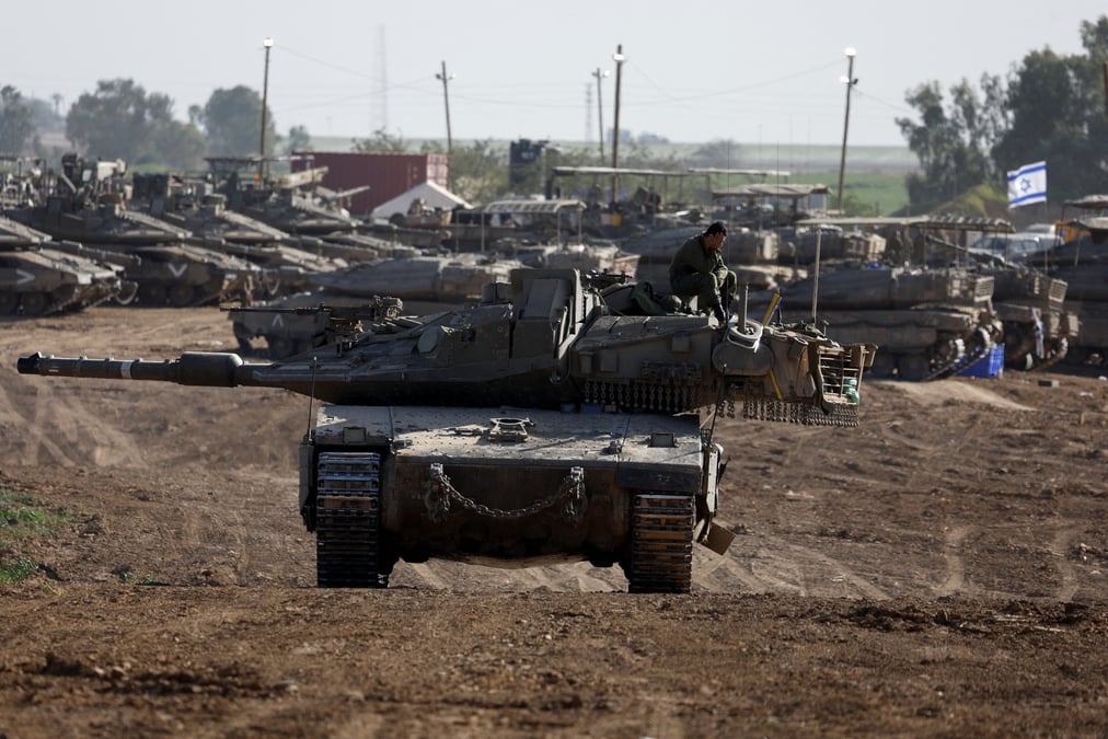 Des vehicule militaires israeliens pres de gaza