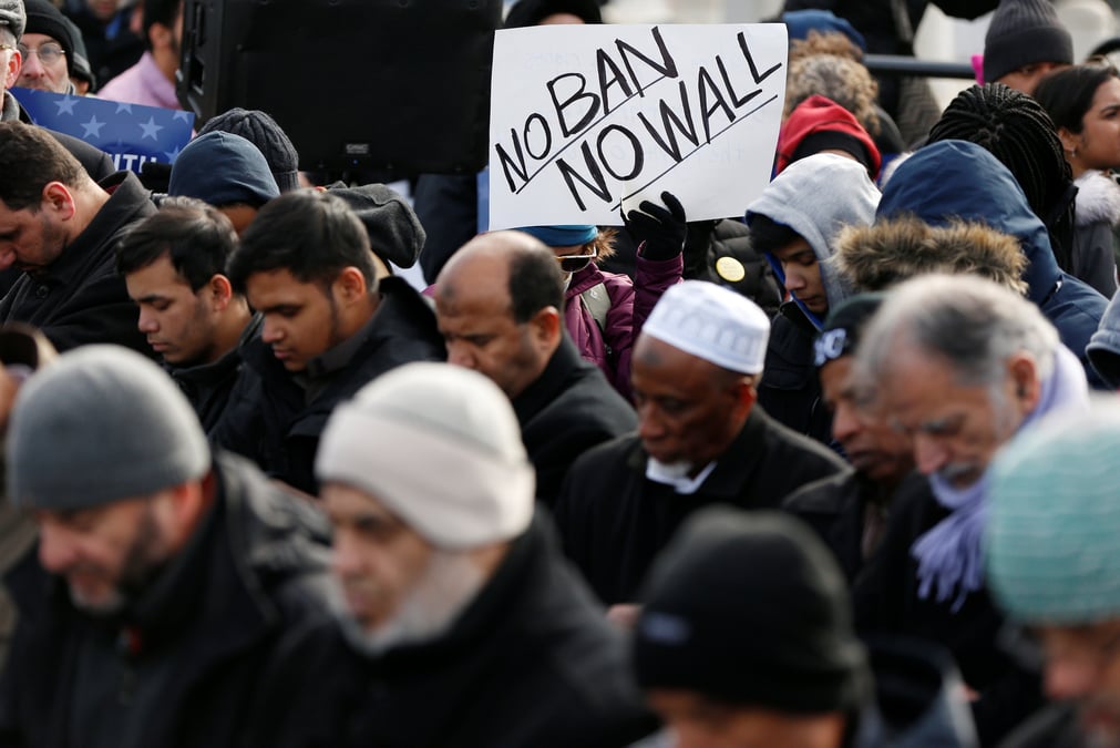 Le decret trump conteste en justice pour discrimination religieuse