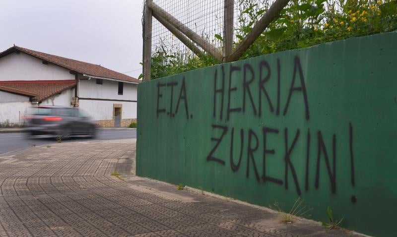 Un des derniers chefs presumes de l'eta remis en liberte