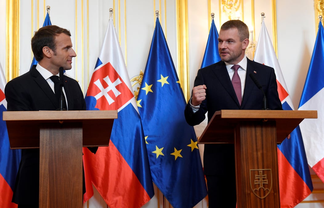 Le progressisme transcende le pseudo-clivage est-ouest, dit macron