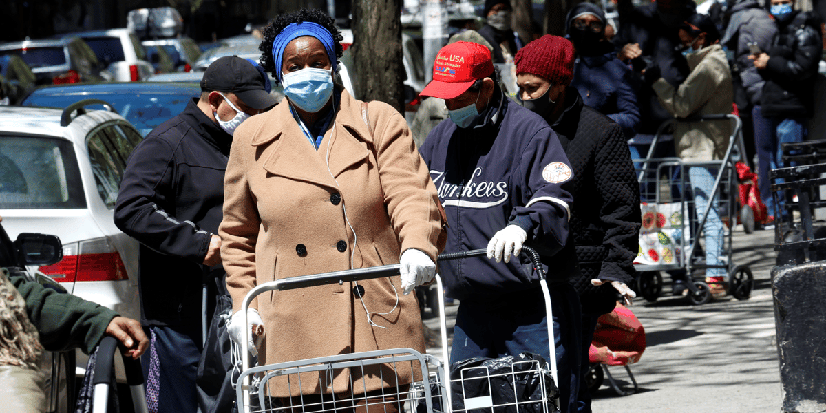 États-Unis : des centaines de personnes font la queue lors d'une distribution alimentaire pour les personnes dans le besoin