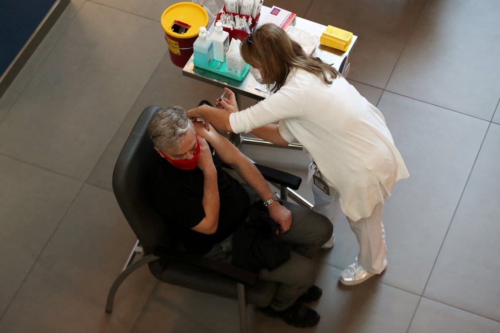 Coronavirus: israel elargit la quatrieme dose de vaccin aux plus de 60 ans et au personnel medical