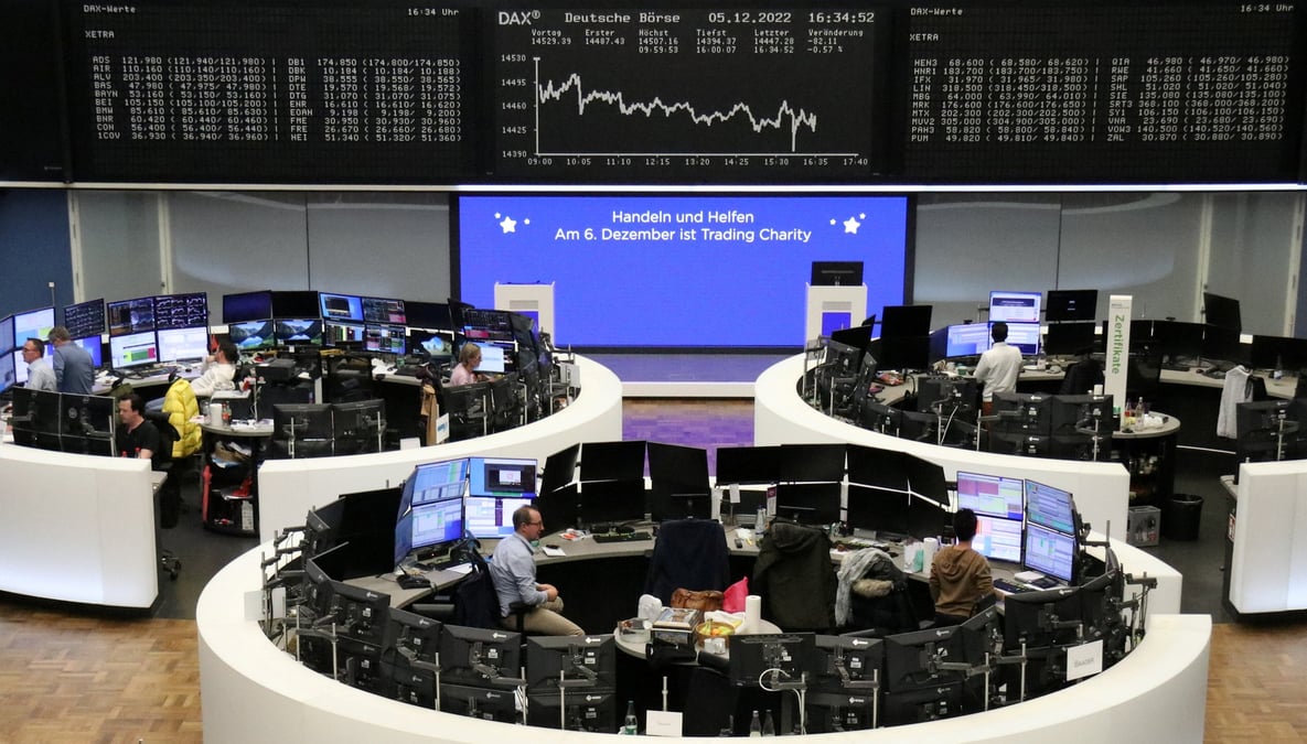 Le graphique de l'indice des prix des actions allemandes dax est photographie a la bourse de francfort