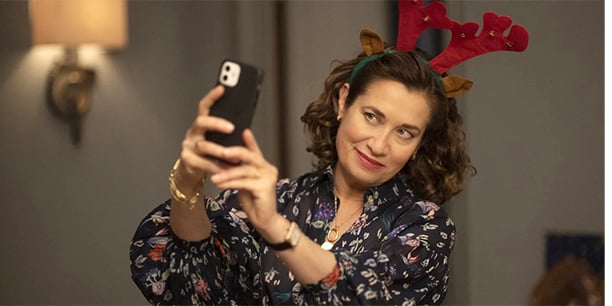 Emmanuelle Devos dans la comédie de Clément Michel « Noël joyeux ».