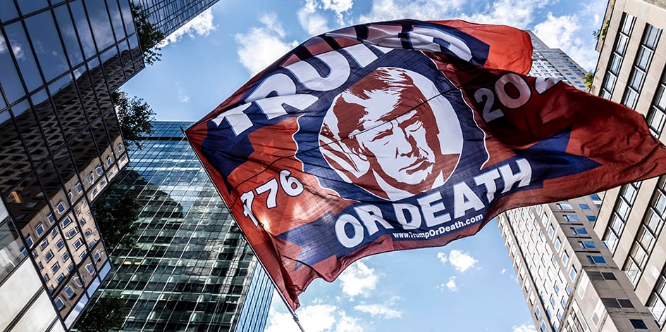 « Trump ou la mort » affichent des manifestants lors d’un rassemblement devant la Trump Tower, à New York le 17 septembre.