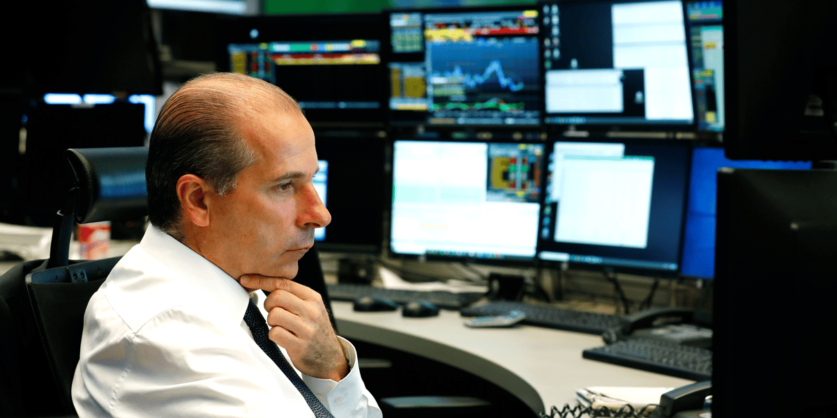 Un trader a la bourse de francfort