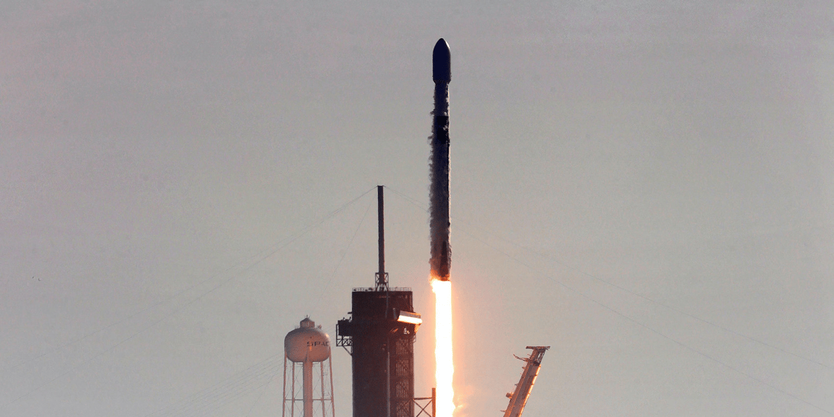 Le lancement d'une fusée Falcon 9 embarquant des satellites pour la constellation Starlink, le 3 septembre 2020.