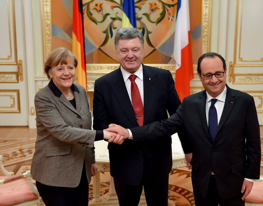 Francois hollande de retour de kiev avant de repartir pour moscou