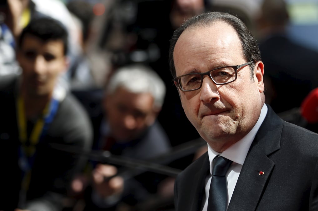 Francois hollande perd deux points dans le barometre tns sofres