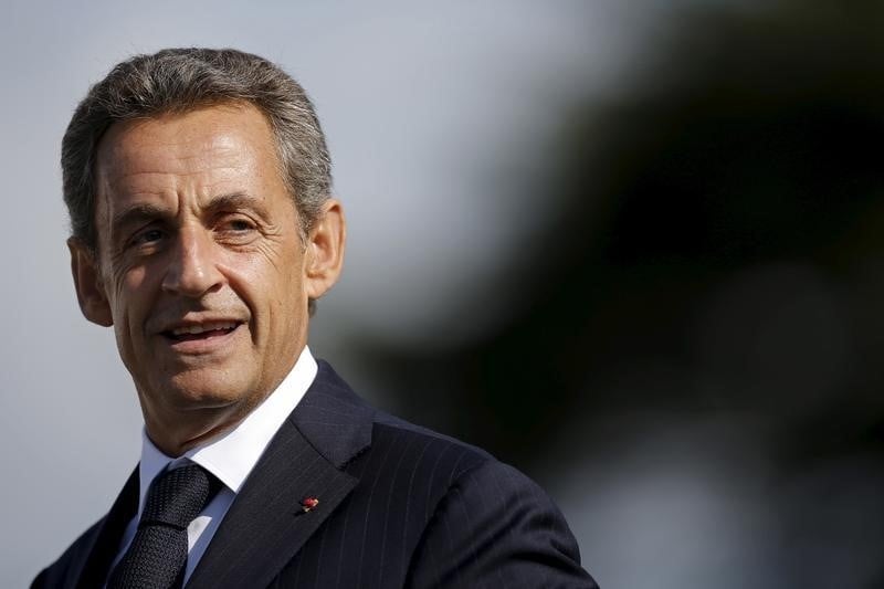 Le voyage de nicolas sarkozy en russie critique en france