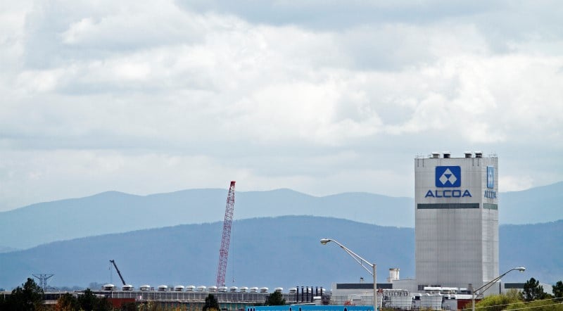 Perte nette trimestrielle pour alcoa apres des fermetures de fonderies