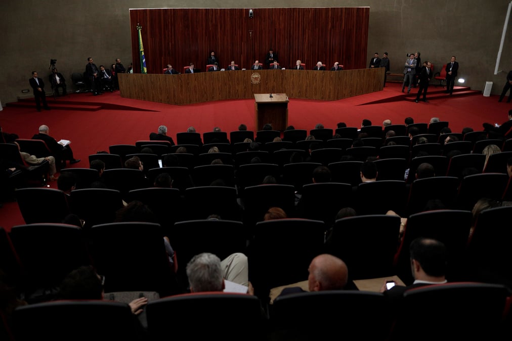 Le tribunal electoral bresilien decide du sort du president temer