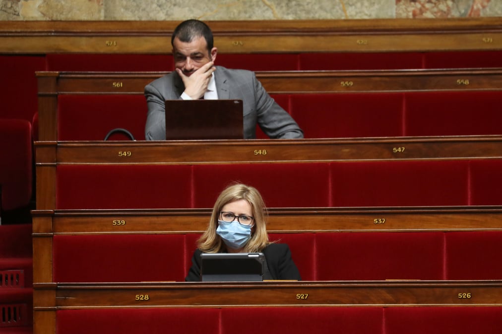 France: le parlement adopte le projet de loi prorogeant l'etat d'urgence sanitaire