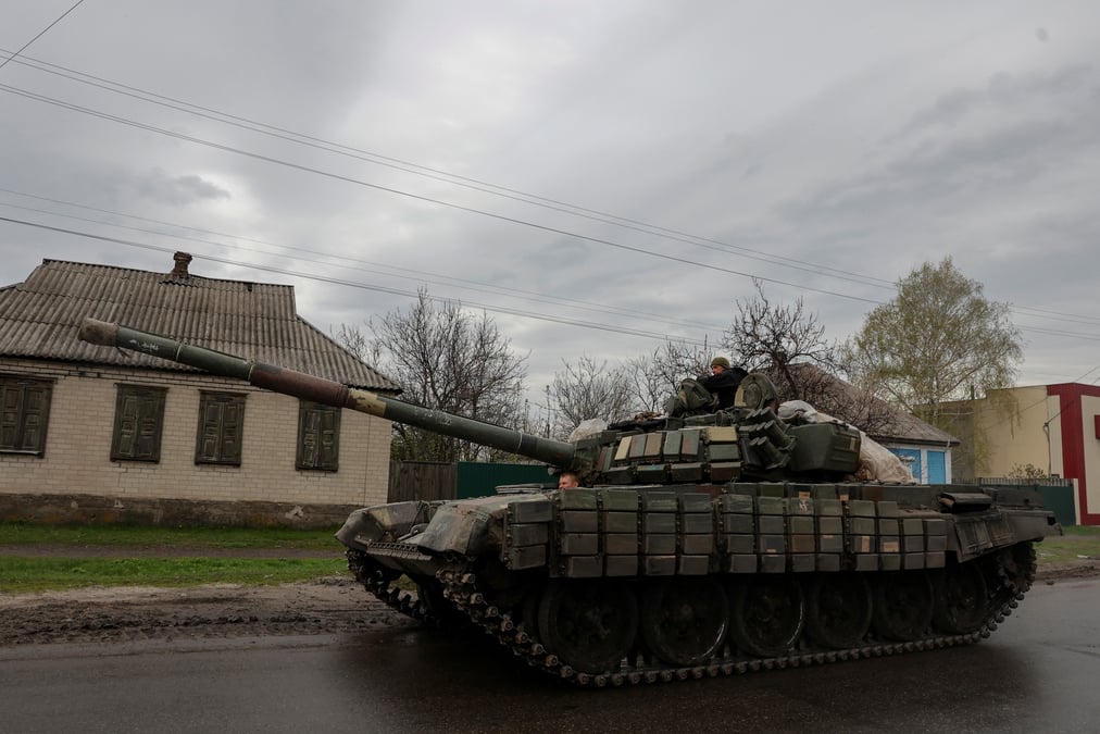 L'ukraine declare que la "bataille du donbass" a commence, la russie avance a l'est