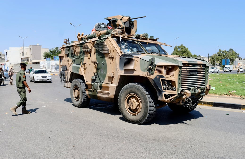 Un vehicule militaire a tripoli