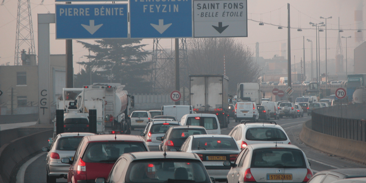 Atmo, l'observatoire chargé de la surveillance de la qualité de l'air dans la métropole de Lyon, dévoile un nouveau dispositif pour familiariser les habitants à l'indice de qualité de l'air et les encourager à adopter les bons réflexes.