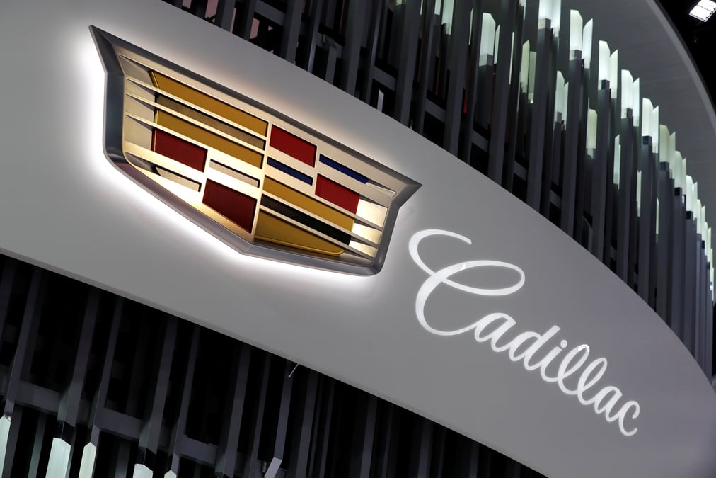 Cadillac devant tesla lors d'un test de conduite semi-autonome