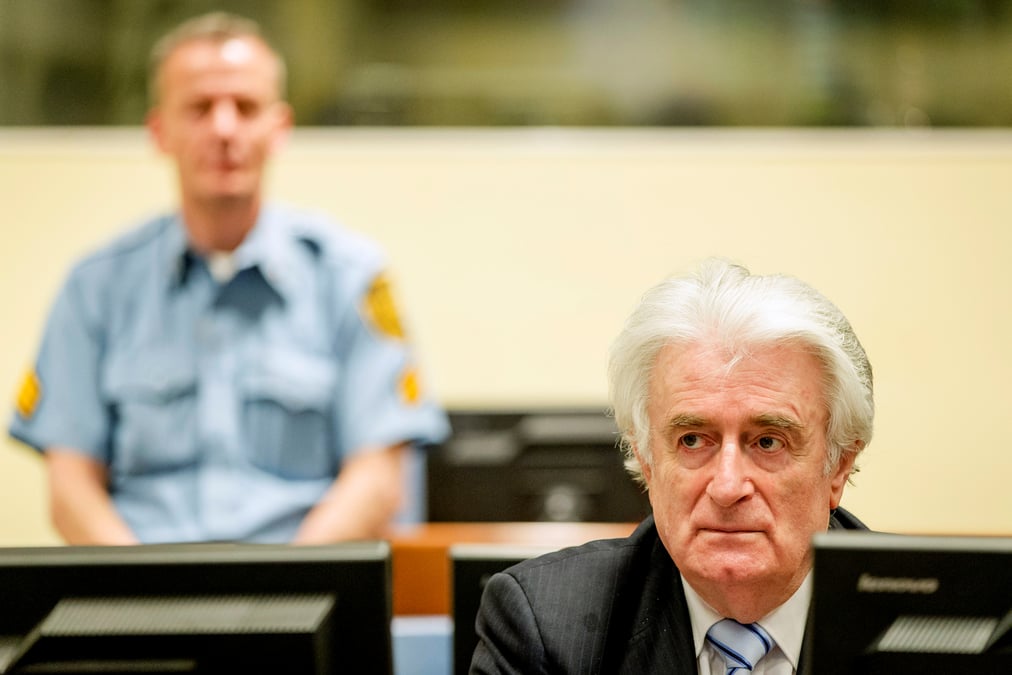 Radovan karadzic juge en appel a la haye pour crimes de guerre
