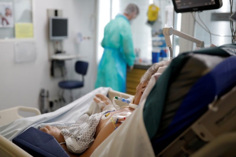 Coronavirus: les hospitalisations en legere baisse en france