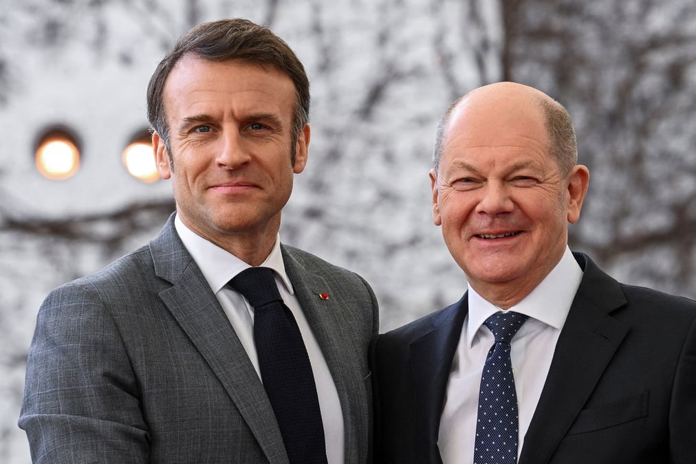 Photo d'archives: le chancelier allemand olaf scholz accueille le president francais emmanuel macron