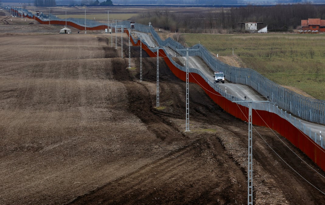 Budapest construit sa nouvelle barriere a la frontiere sud