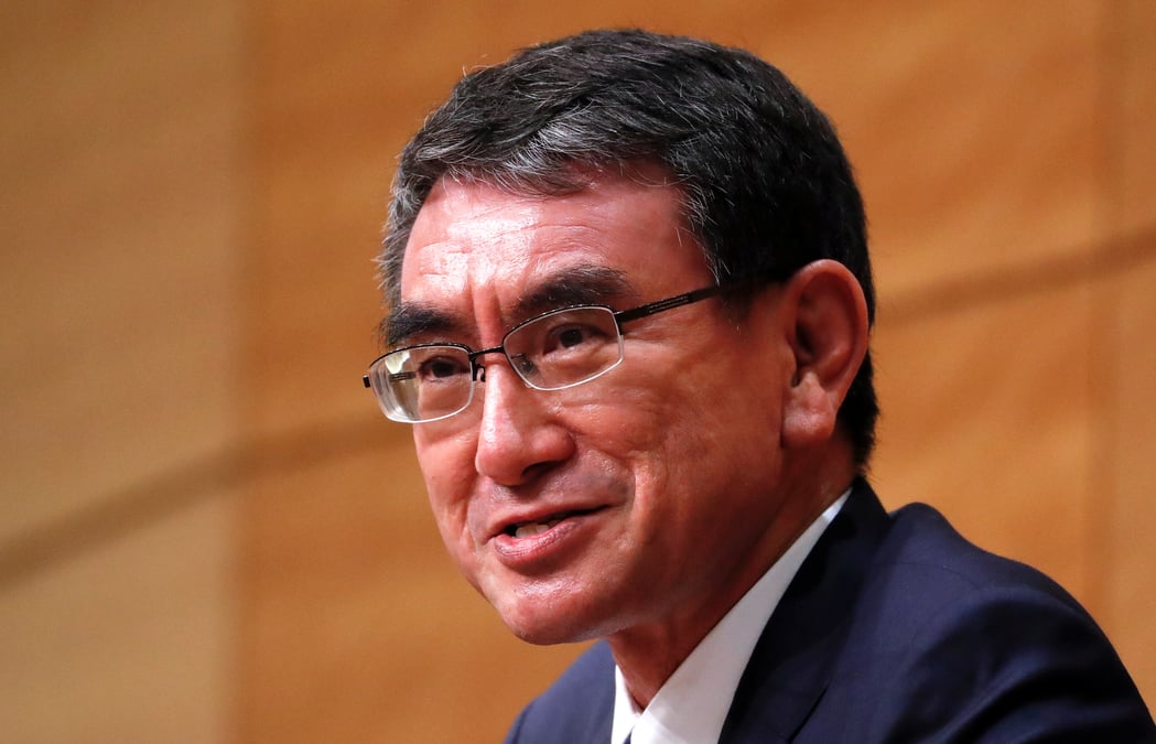Japon: taro kono favori des sondages pour succeder a yoshihide suga