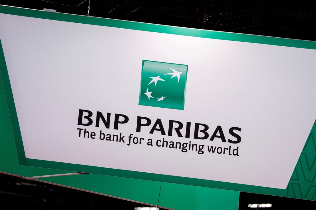 Le logo de bnp paribas est vu lors de la conference viva technology a paris