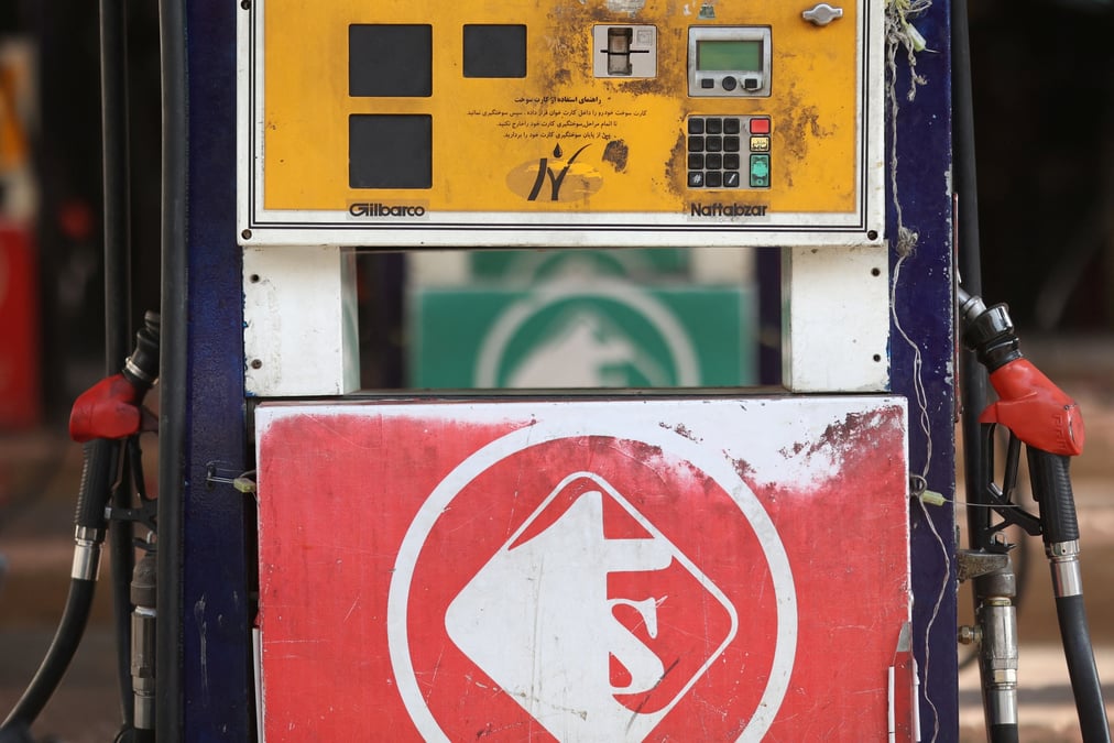 Vue generale d'une station-service lors d'une cyberattaque a teheran