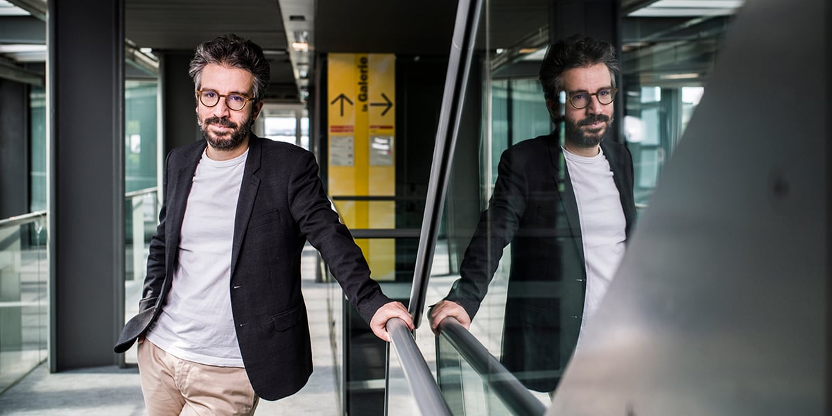 Stéphane Sitbon-Gomez dans les couloirs de France Télévisions, à Paris.