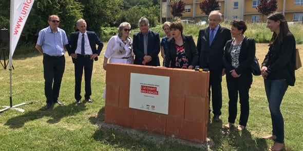 Pose de la 1e pierre de 12 logements locatifs à vocation intergénérationnelle par Un Toit Pour Tous à Aubais (30)