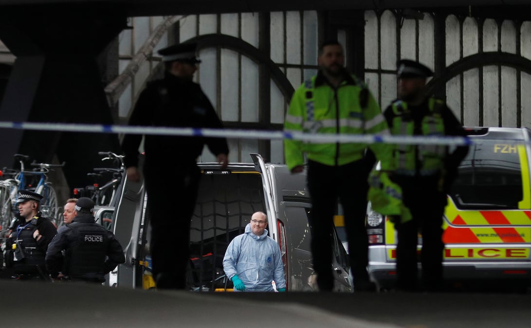 Londres: paquets pieges dans deux aeroports et a la gare de waterloo