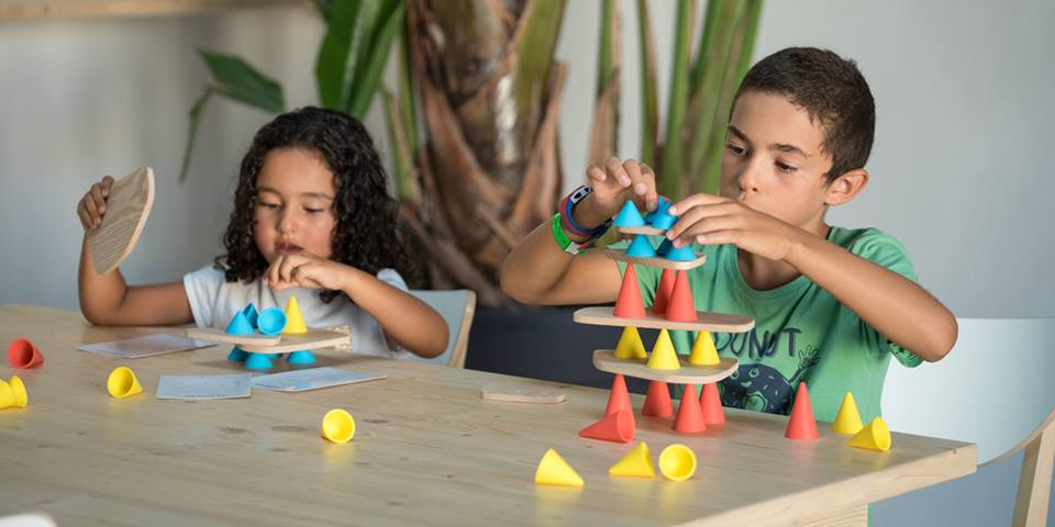 Oppi obtient trois trophées au Concours Lépine pour son jeu Piks destiné à stimuler l'attention des enfants