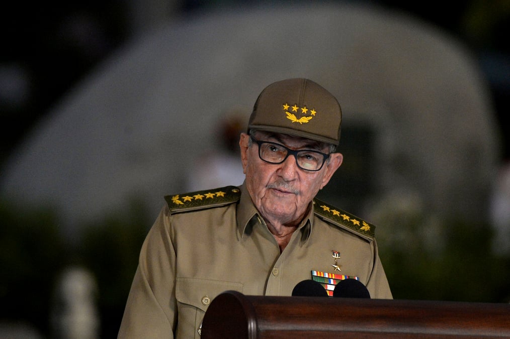 Cuba: castro transmet la direction du parti communiste a la nouvelle generation