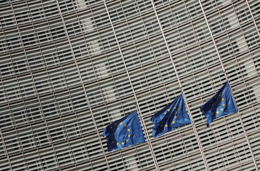 La ce reduit ses previsions de croissance, releve ses previsions d'inflation