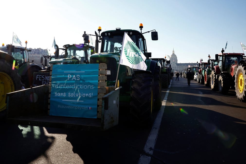 Aujourd'hui, l'Anses est en effet chargée de délivrer, retirer et modifier les autorisations de mise sur le marché (AMM) des produits phytopharmaceutiques, à l'aune de leur efficacité mais aussi de leur innocuité pour la santé humaine, animale et l'environnement.