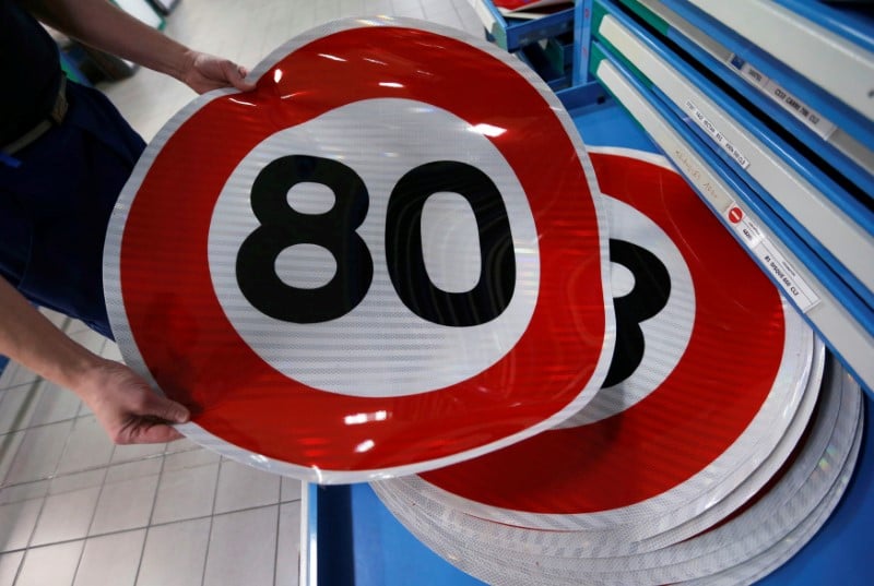 Les deputes assouplissent l'impopulaire limitation a 80 km/h
