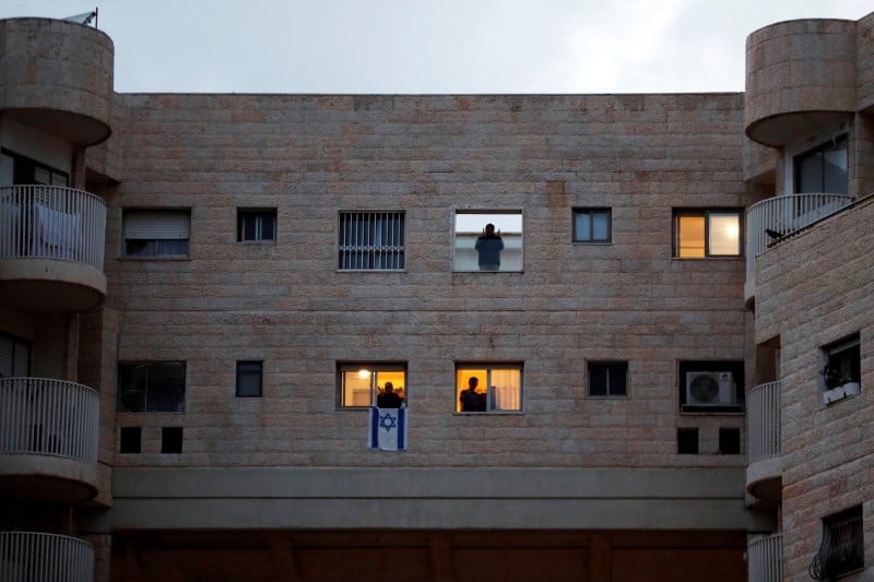 Coronavirus: israel rend obligatoire le confinement a domicile