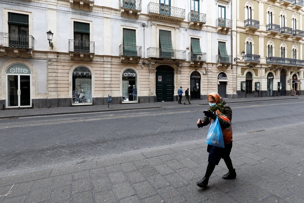 Coronavirus: l'italie recense 377 deces, 12.415 nouveaux cas