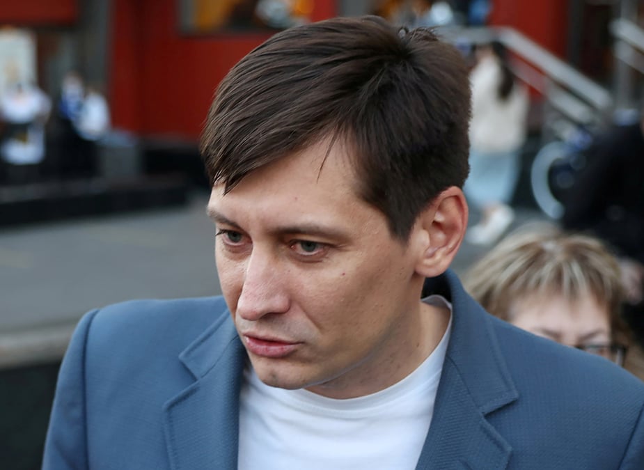 Un opposant au kremlin dit avoir quitte la russie par crainte d'une arrestation