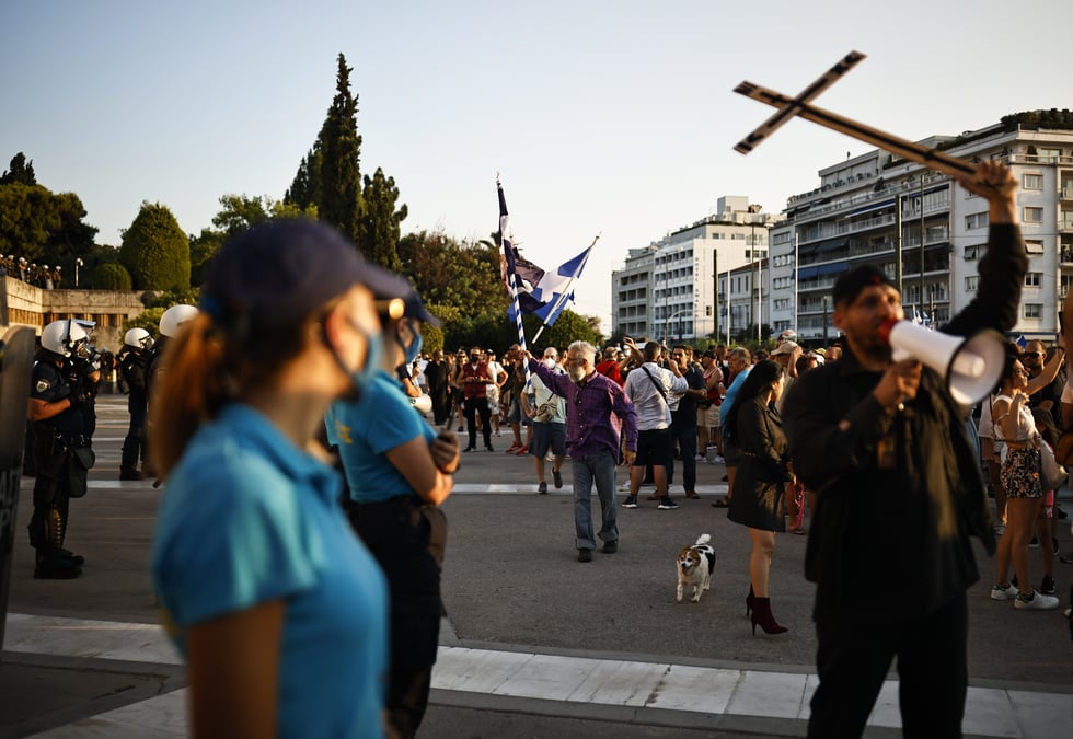 Grece: des milliers de manifestants protestent contre la vaccination anti-covid