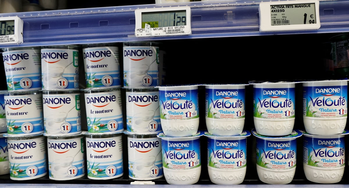 Photo d'archives: des produits laitiers du groupe alimentaire francais danone dans un supermarche de nice