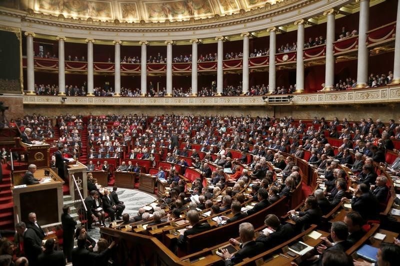 La loi macron devrait etre adoptee avant le 14 juillet