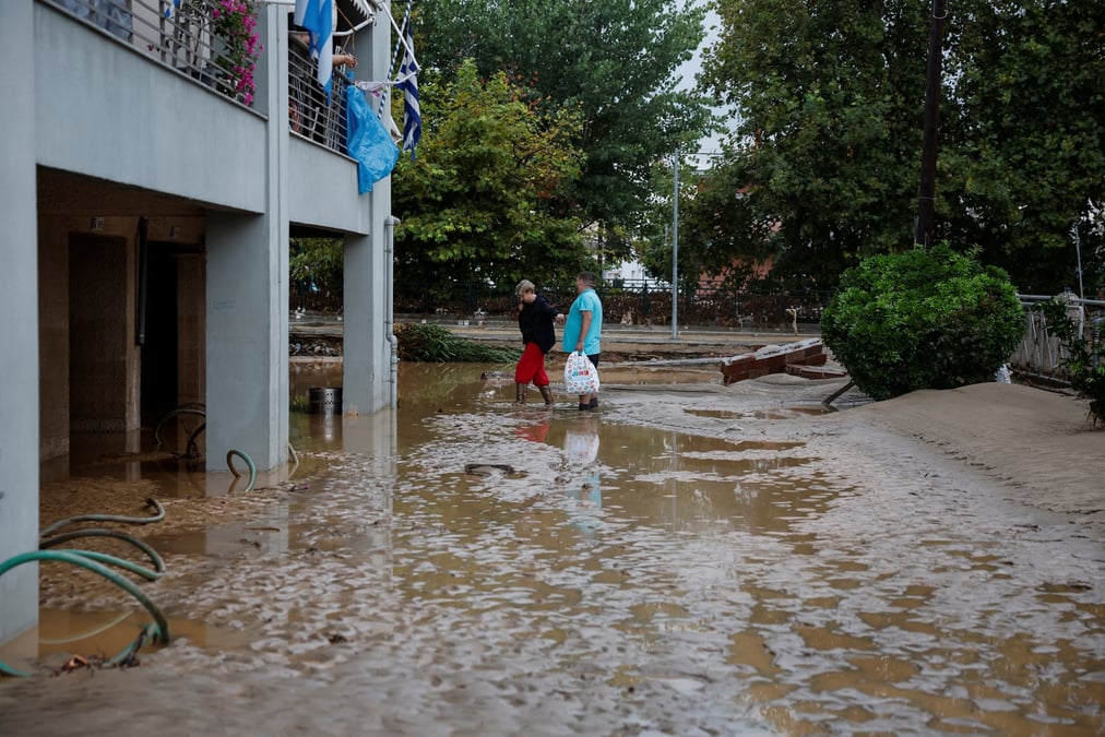 La ville de volos en grece est frappee par une tempete