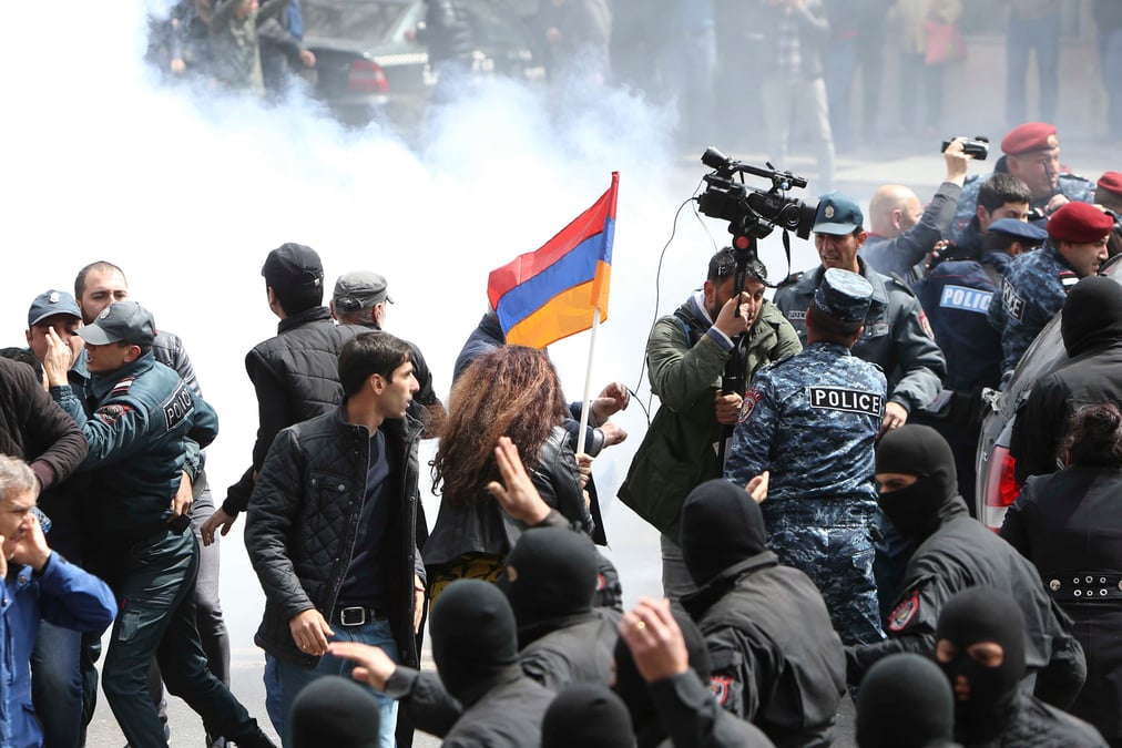 Trois dirigeants de l'opposition armenienne interpelles a erevan