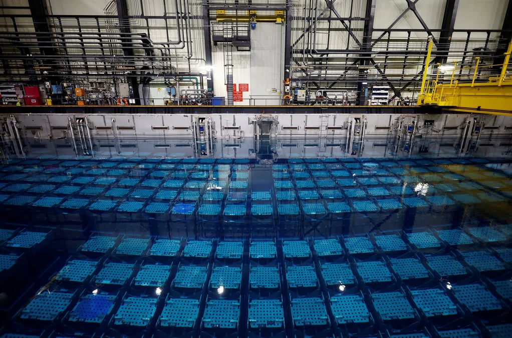 Une usine francaise de retraitement des dechets nucleaires orano a la hague