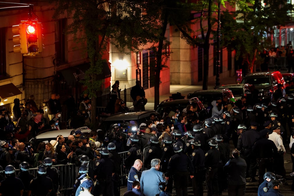 Protests continue on columbia university campus in support of palestinians
